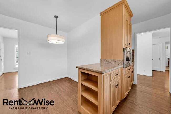 Building Photo - 612 Barneson Ave