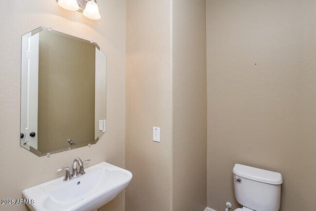 Building Photo - 888 S Annie Ln