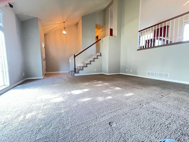 Building Photo - Comfortable 3-Bedroom Home in Desirable Millard West Area - $2,095