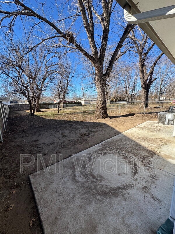 Building Photo - 713 N Dougherty Ave