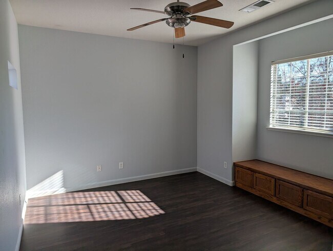 Building Photo - Nice 2 story home with lots of space, close to Fugman Elementary, Copper River and Woodward Park.