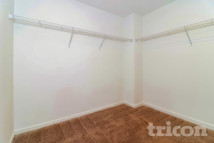 Building Photo - 2195 Rosemary Park Ln