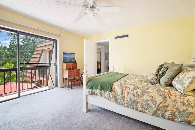 Building Photo - 825 Center St