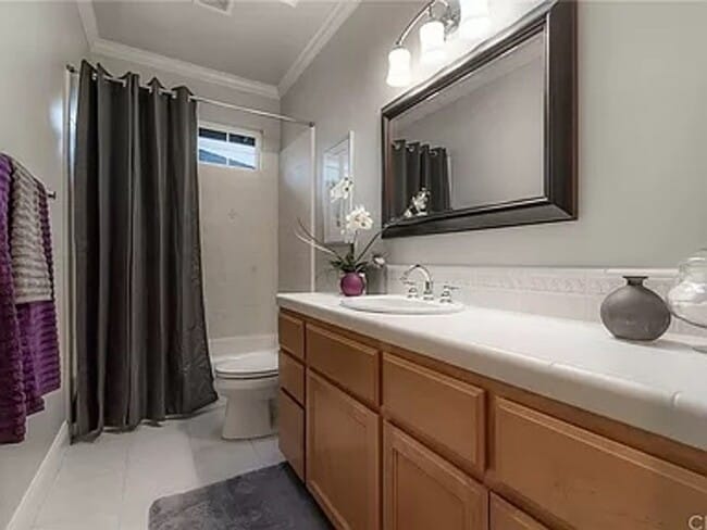 Building Photo - This fabulous 3bd/2ba plus office home sits on a large lot!