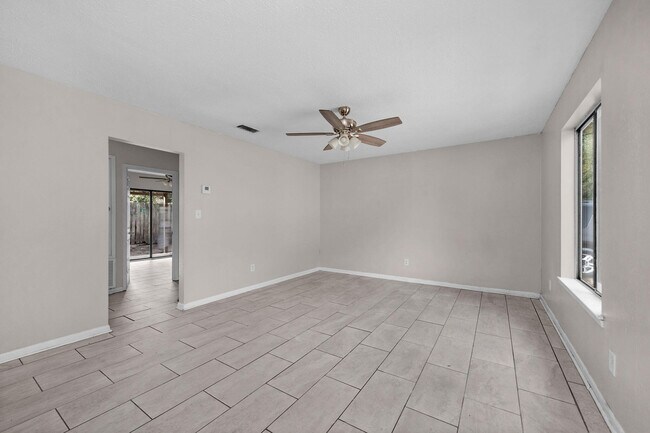 Building Photo - 131 Bayou View Dr