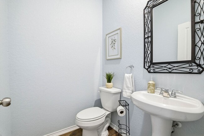 Building Photo - Move in Ready and FULLY FURNISHED 3 BD/2 BA located Far West San Antonio!