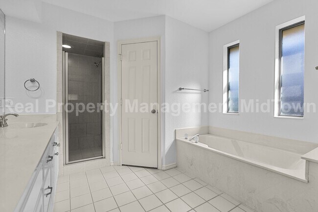 Building Photo - 2707 Edinboro Dr