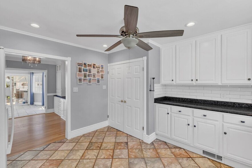 Building Photo - 4220 Los Coyotes Diagonal