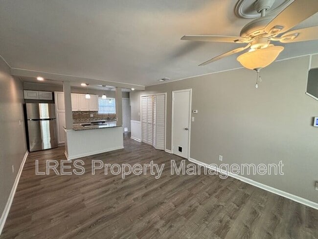 Building Photo - 517 Carambola Ave