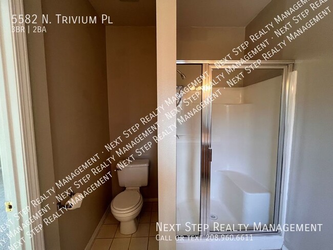 Building Photo - 3 Bed 2 Bath Townhome - NO SECURITY DEPOSI...