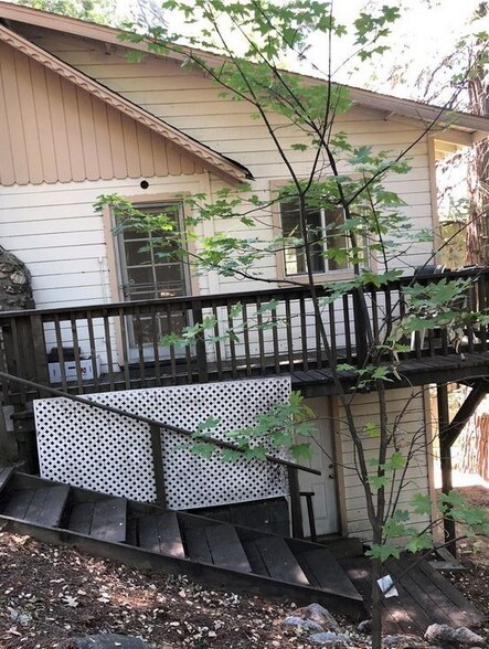 Primary Photo - 976 Berne Dr