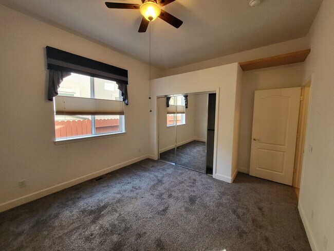 Building Photo - 3300 Dog Leg Dr