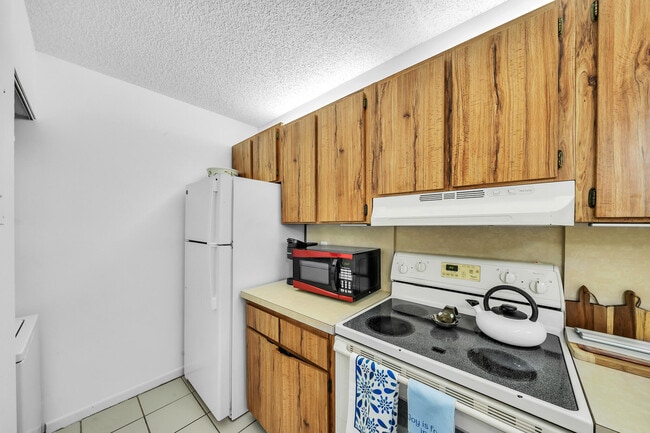 Building Photo - 3402 Gardens E Dr