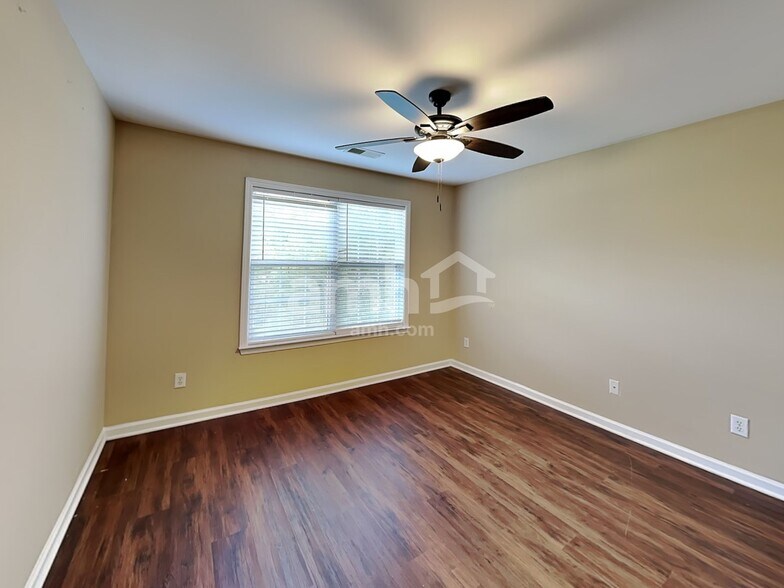 Building Photo - 3380 Lake Breeze Ct