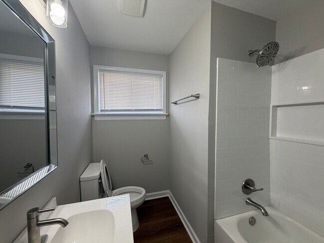 Building Photo - newly renovated 3-bedroom 1 bath