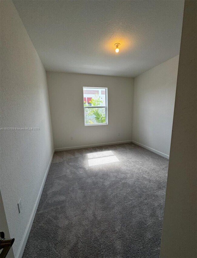 Building Photo - 136 SW 184th Way
