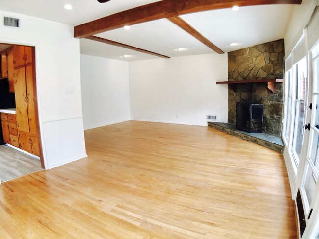 Building Photo - Prime Pocket of Studio City Across from St...