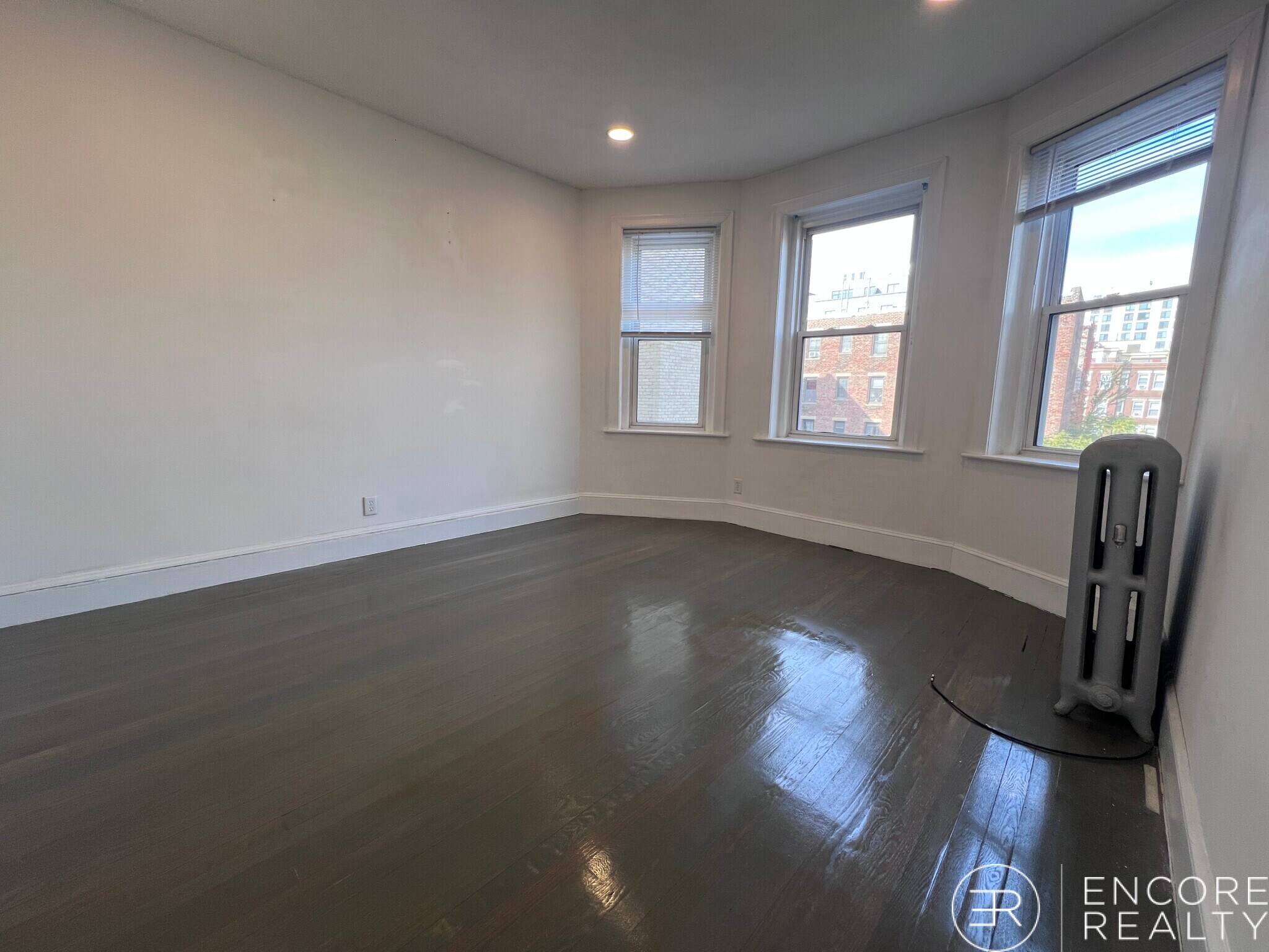 Building Photo - 111 Park Dr