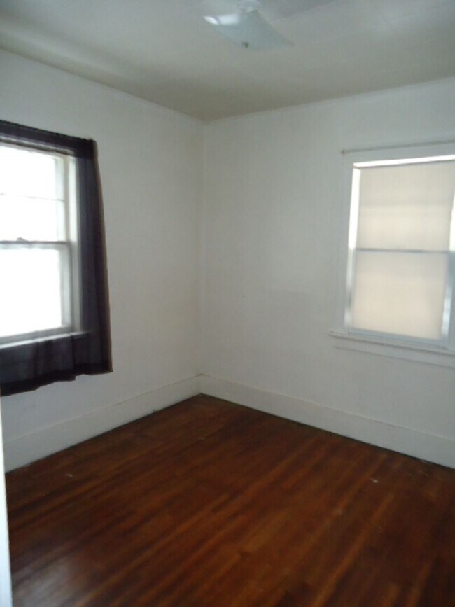 Building Photo - 1033 Kern St