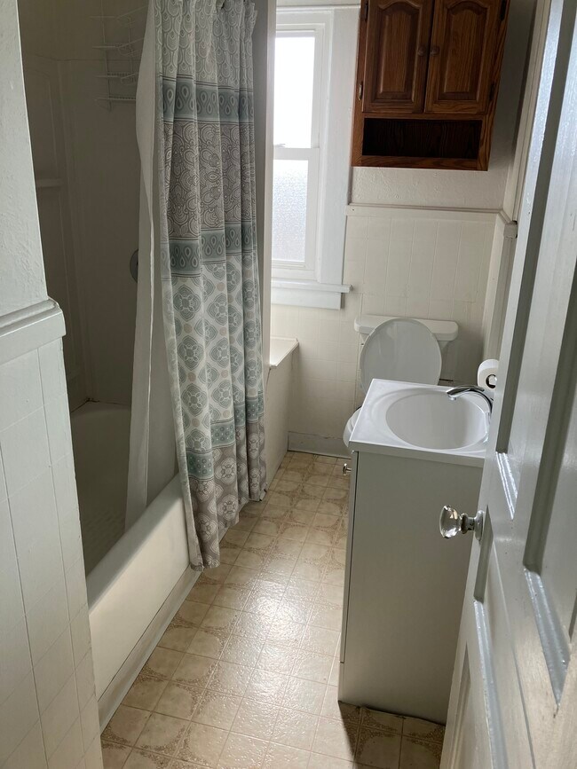 Building Photo - 55 E Hazeltine Ave