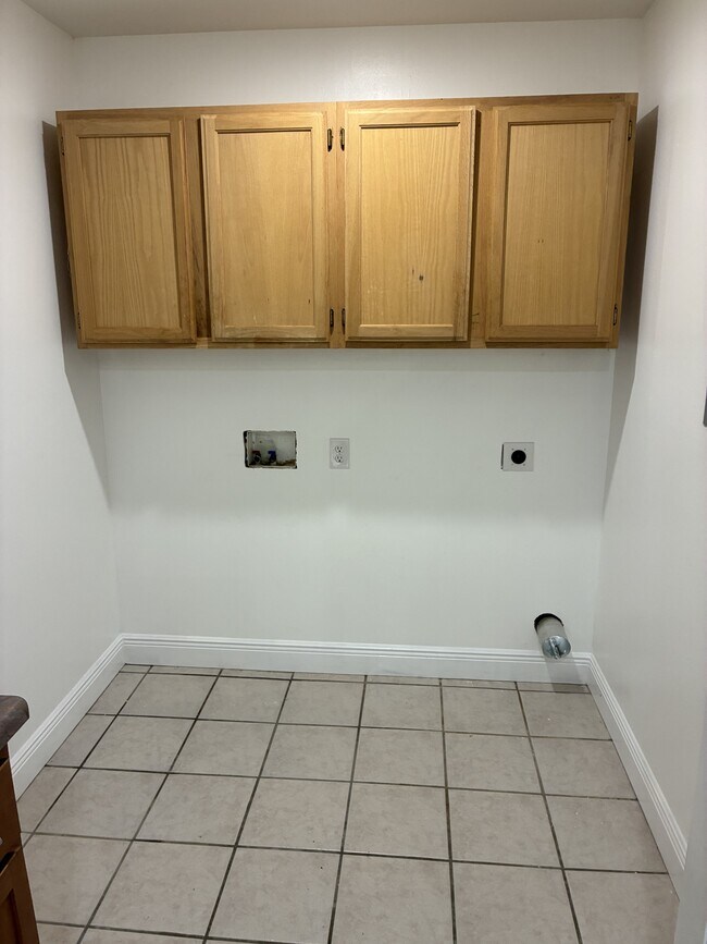 Building Photo - 1041 Hubbard St