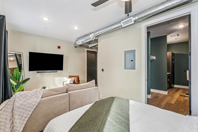 Building Photo - MOVE IN SPECIAL: MOVE IN BY APRIL 1, GET $1000 credit towards rent and/or monthly fees!