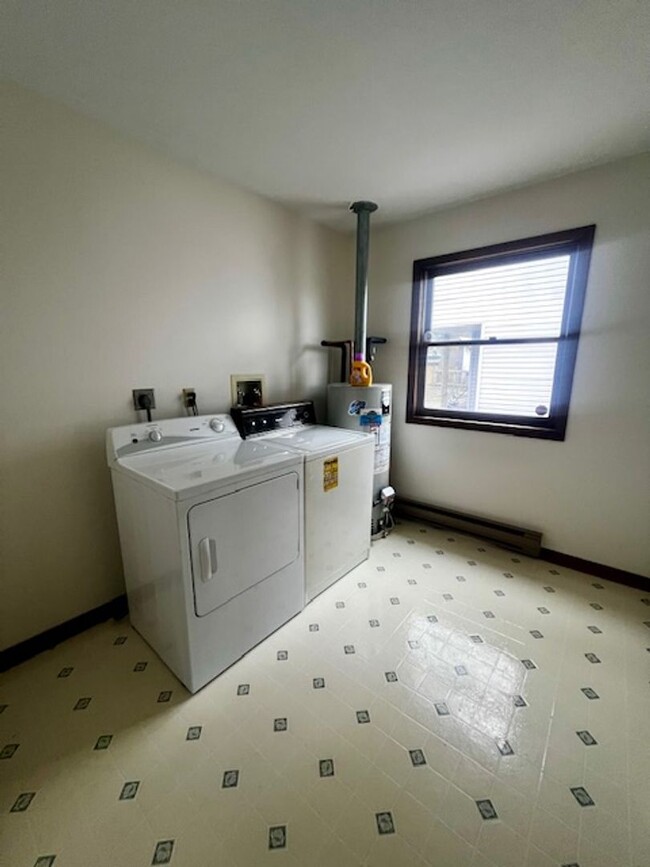 Building Photo - Single Family Home - 2 Beds, 1 Bath- Baldw...