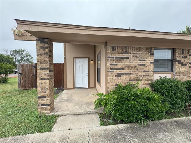 Building Photo - 3900 Camelot St