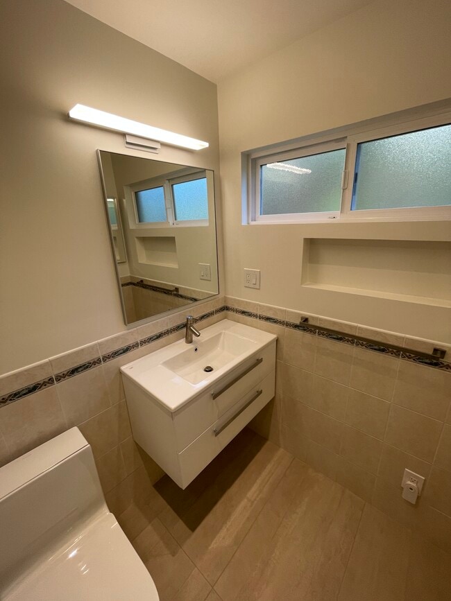 Building Photo - 36 Redwood Ave