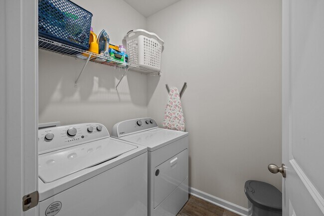 Building Photo - 400 Louisia Mae Way