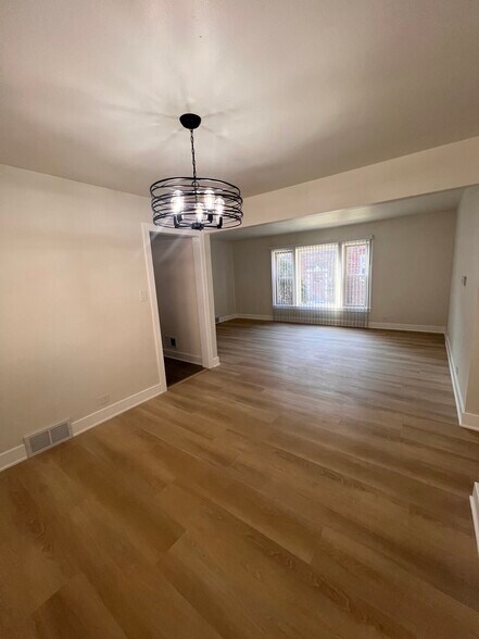 Dining room - 9121 S Bishop St