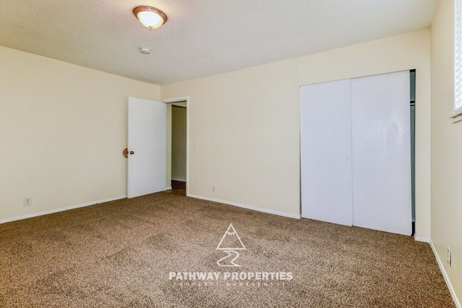 Building Photo - 3183-3183 S Harlingen Cir