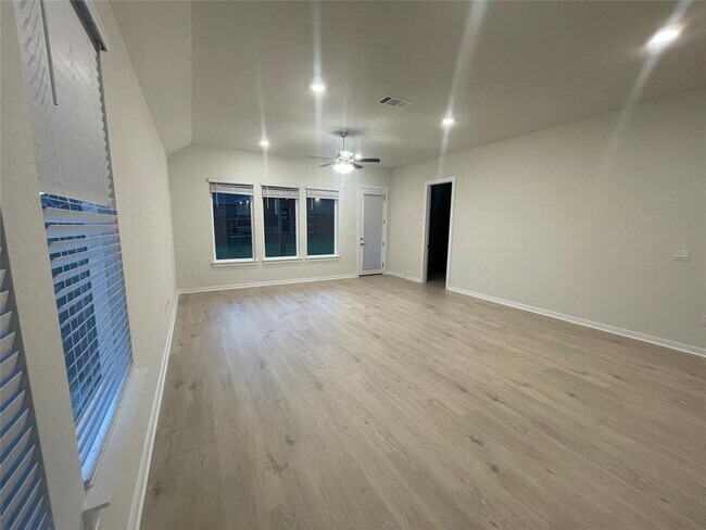 Building Photo - 1905 Armitas Ter