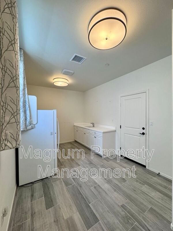 Building Photo - 34913 Limecrest Pl
