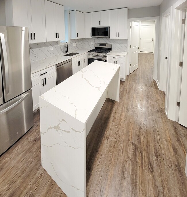 Building Photo - 1346 N Artesian Ave