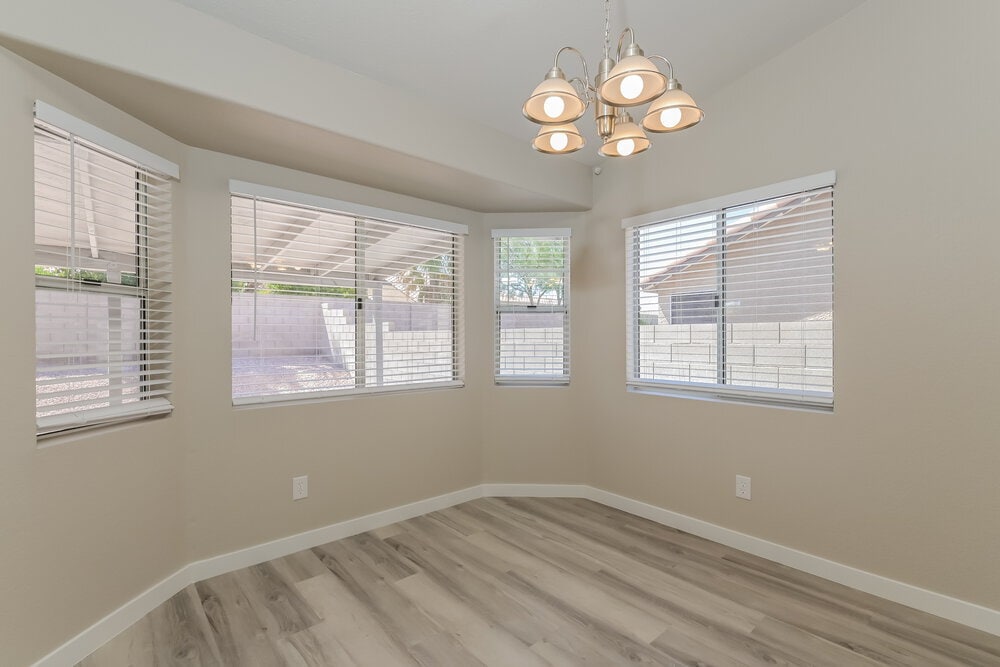 Building Photo - 909 Dodge St