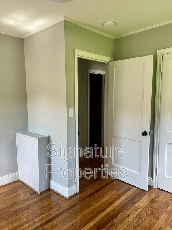 Building Photo - 703 4th St