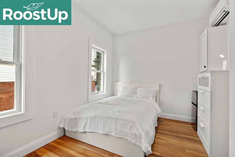 Building Photo - RoostUp Furnished Private Bedroom with Pri...