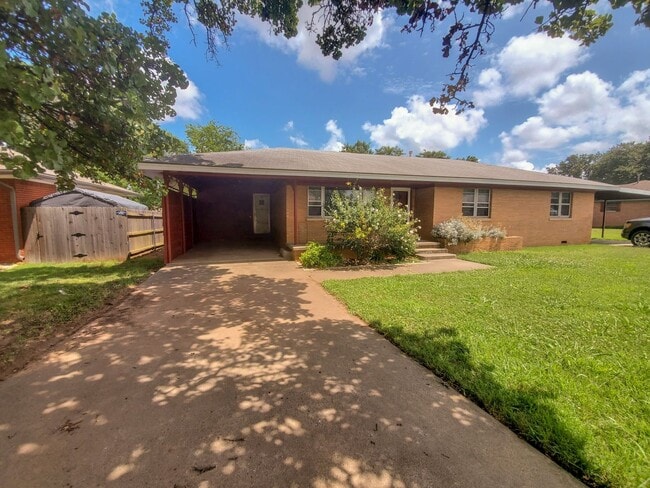 Building Photo - 4 Bedroom 2 bath Home in Shawnee
