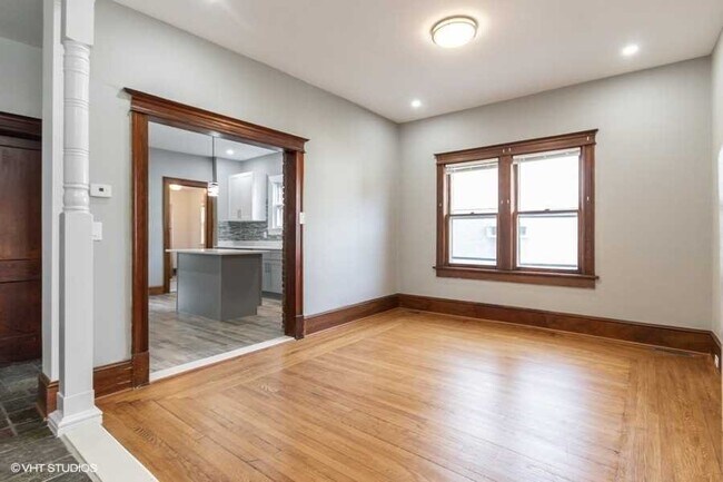 Building Photo - 56 N Chestnut St
