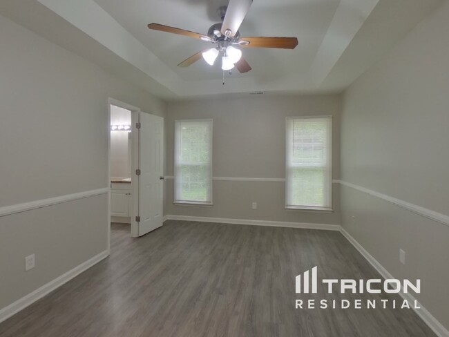 Building Photo - 5423 River Falls Dr
