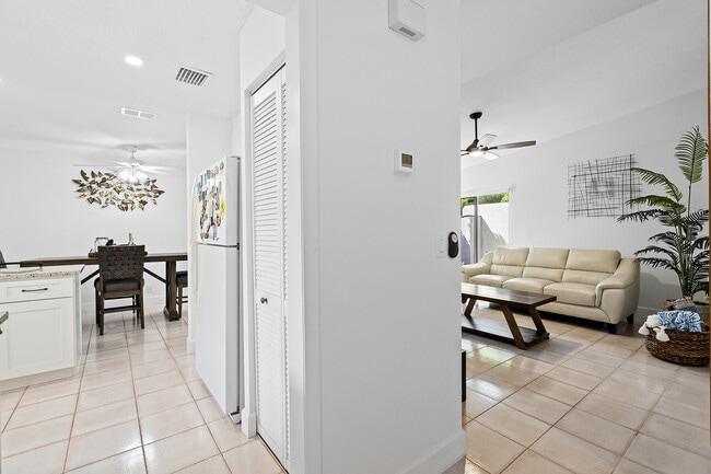 Building Photo - 21 Meadows Dr