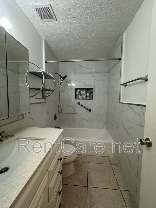Building Photo - 2304 Inagua Way