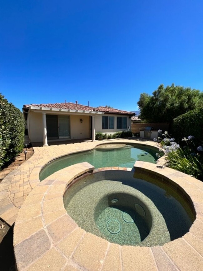 Building Photo - Exquisite 3 bed 2 bath luxury home in JP R...