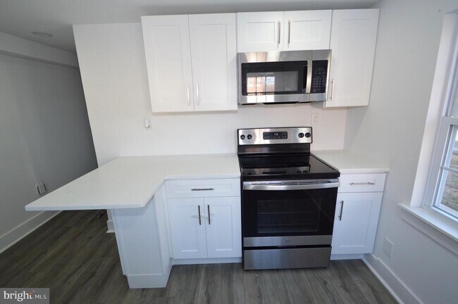 Building Photo - 211 E Union St