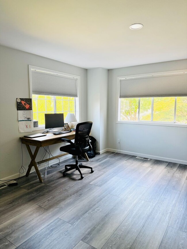 Building Photo - 3305 12th Ave Ct NW