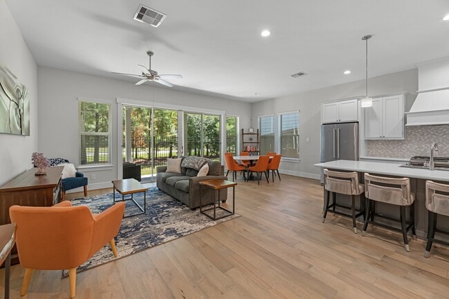 Building Photo - 11 Thorpe Ln