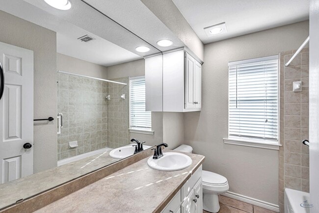 Building Photo - 5409 San Saba Ct