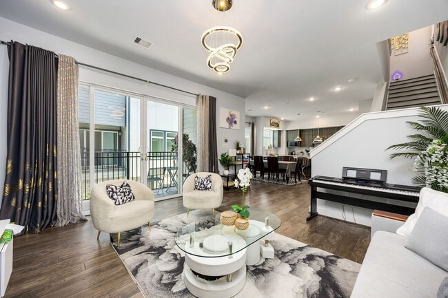 Building Photo - 5815 Fairdale Ln