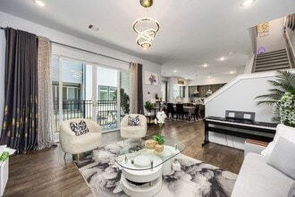 Building Photo - 5815 Fairdale Ln